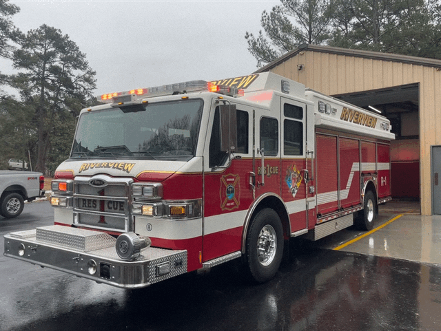 Riverview Fire Department Rescue 1 apparatus with running lights